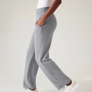 ATHLETA Seasoft Pants in Coastline Blue
Medium M